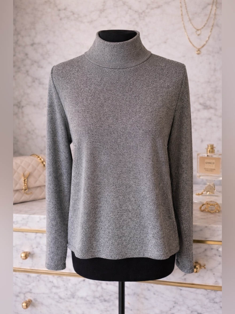 ✨ Banana Republic long sleeve knit. Size Small ✨